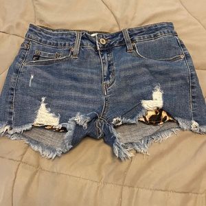 Kancan cut off shorts. With the peek a boo  Leopard pockets.